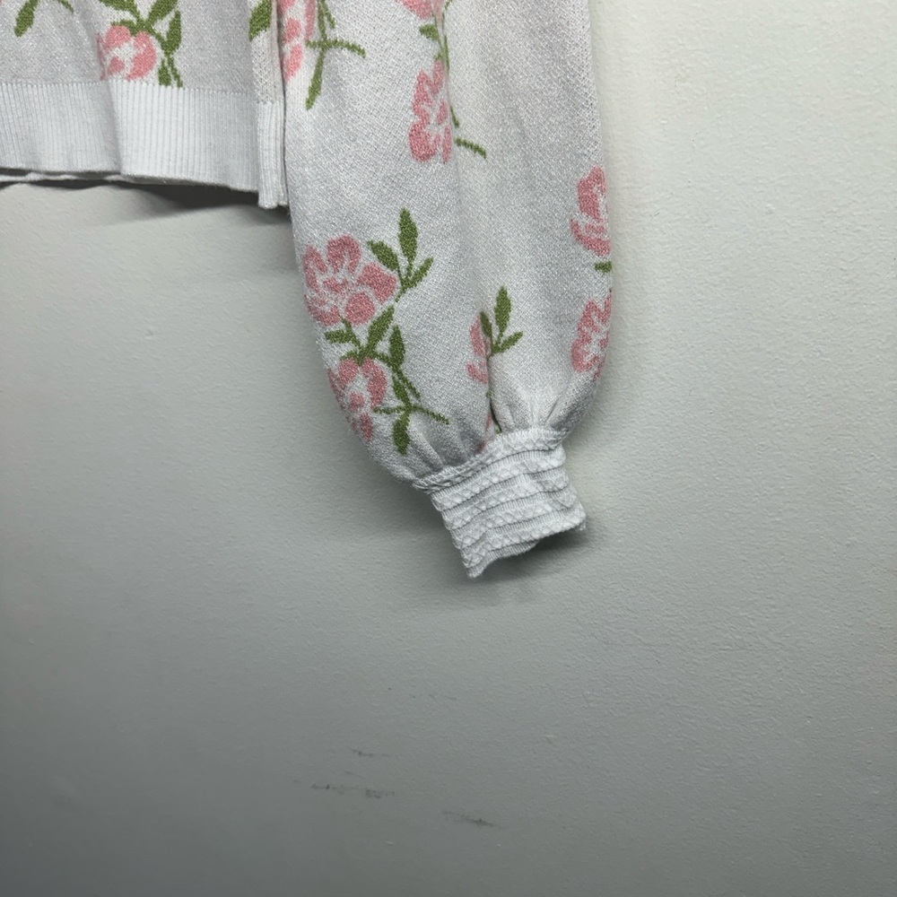 Willow &Wind Floral Knit Sweater - Pink and White - Picture 2 of 7